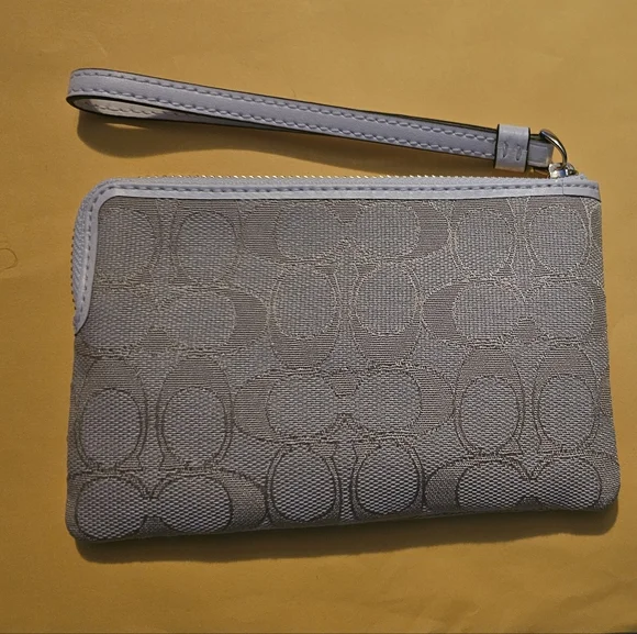 Coach - Brand New with tags wallet with strap - Picture 3 of 7